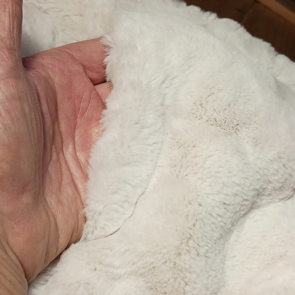 Nicole Miller Original Reversible Vest Faux Fur and Quilted - Picture 5 of 6